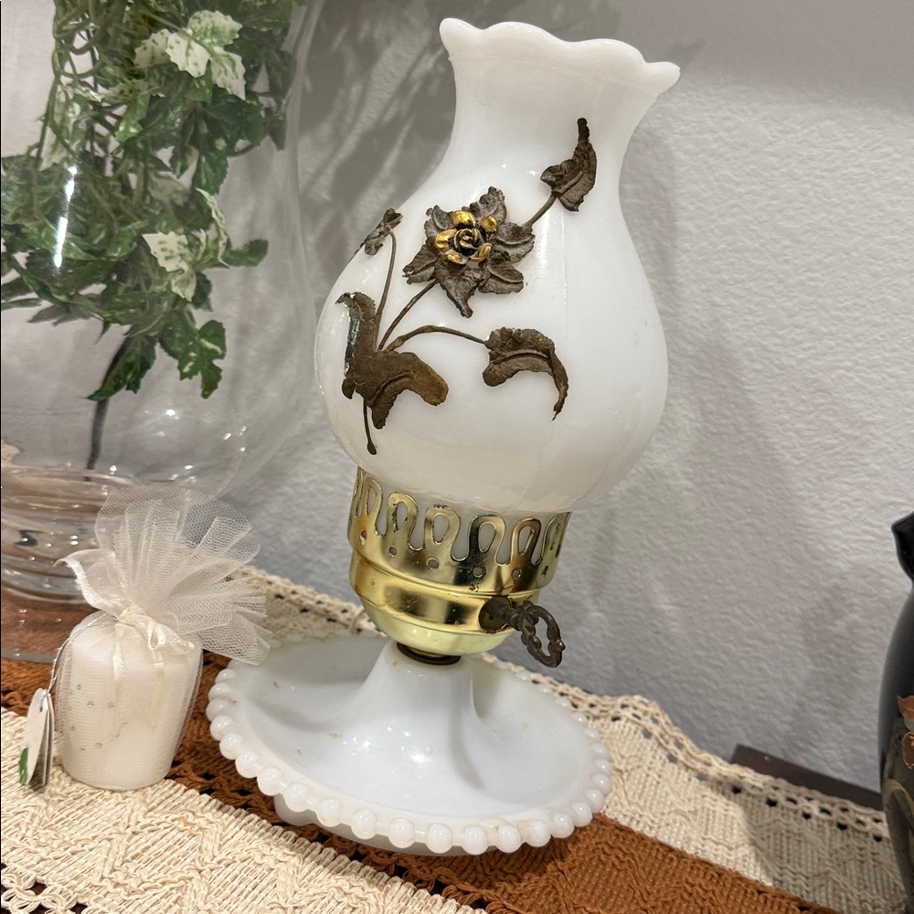 Vintage White and Gold Floral Lamp